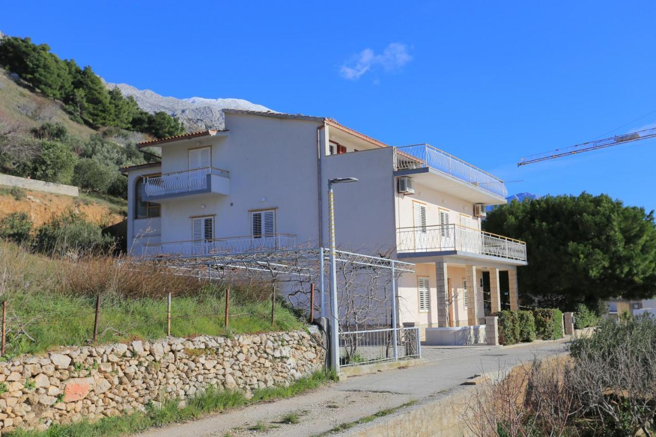 Apartments With A Parking Space Brela, Makarska - 18495 المظهر الخارجي الصورة