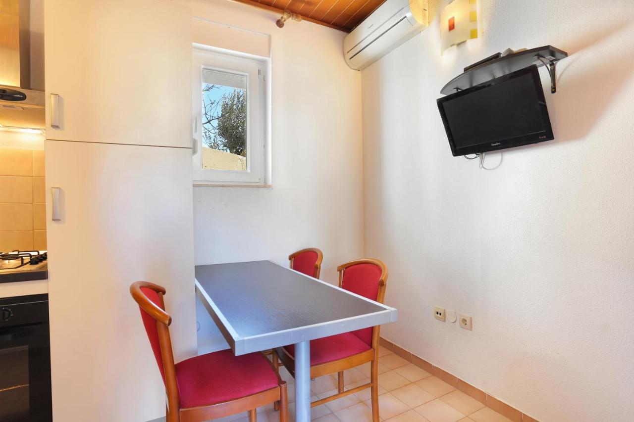 Apartments With A Parking Space Brela, Makarska - 18495 المظهر الخارجي الصورة