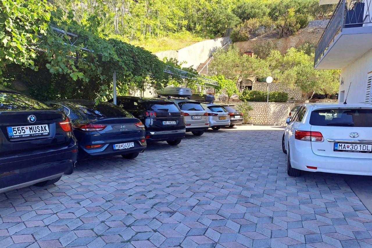 Apartments With A Parking Space Brela, Makarska - 18495 المظهر الخارجي الصورة