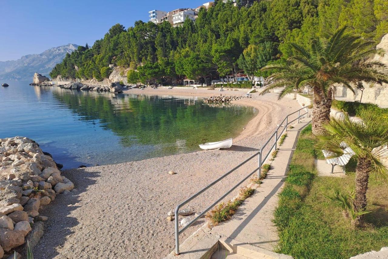 Apartments With A Parking Space Brela, Makarska - 18495 المظهر الخارجي الصورة