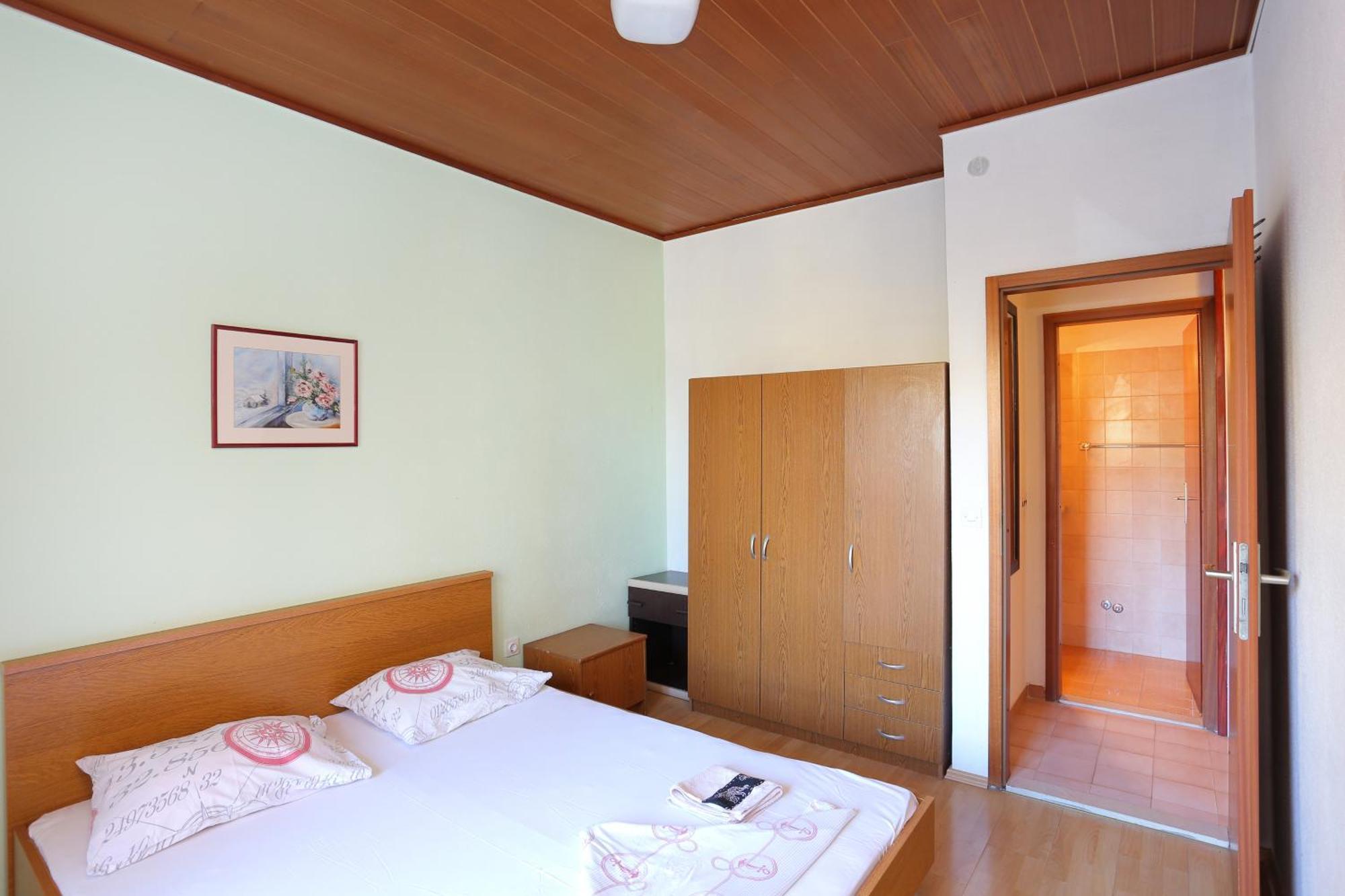Apartments With A Parking Space Brela, Makarska - 18495 الغرفة الصورة