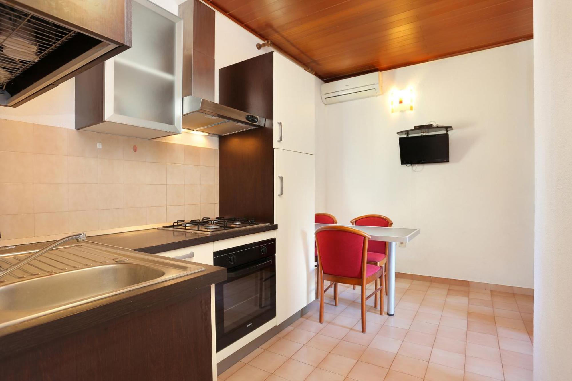 Apartments With A Parking Space Brela, Makarska - 18495 الغرفة الصورة